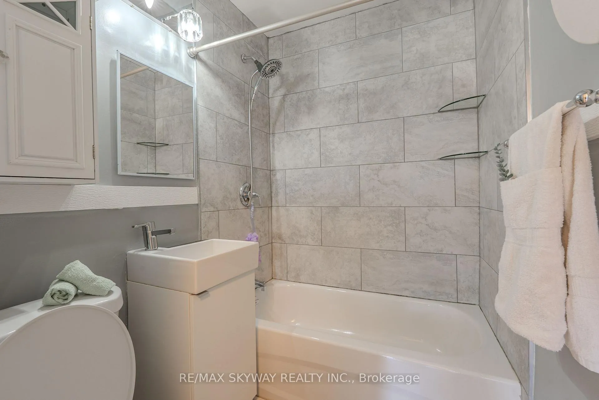 Photo 25 of 5328 Houck Drive, Niagara Falls, Cherrywood — HOMEH