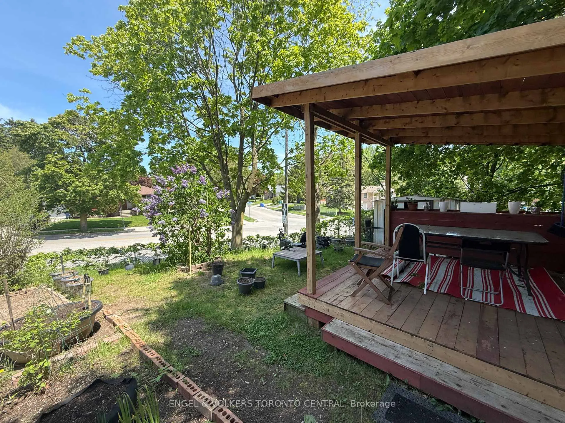 Photo 4 of 689 College Avenue W, Guelph, Dovercliffe Park/Old University — HOMEH