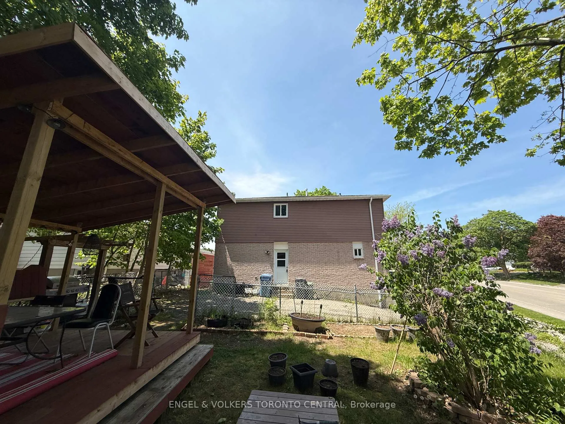 Photo 5 of 689 College Avenue W, Guelph, Dovercliffe Park/Old University — HOMEH