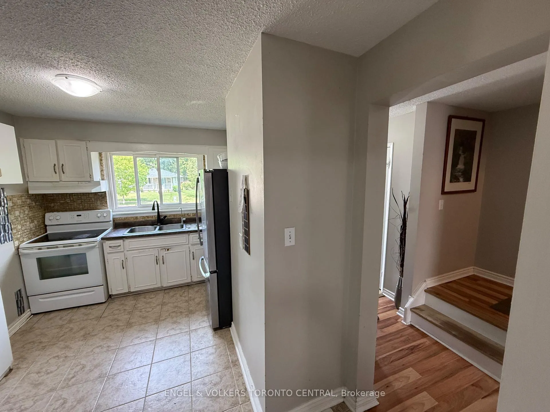 Photo 22 of 689 College Avenue W, Guelph, Dovercliffe Park/Old University — HOMEH