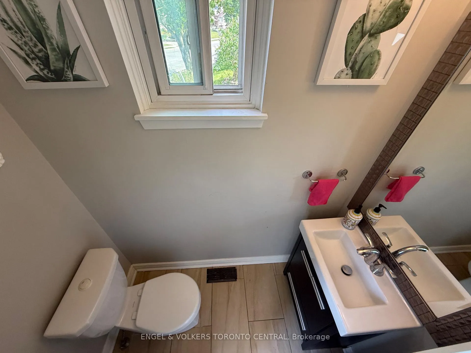 Photo 23 of 689 College Avenue W, Guelph, Dovercliffe Park/Old University — HOMEH