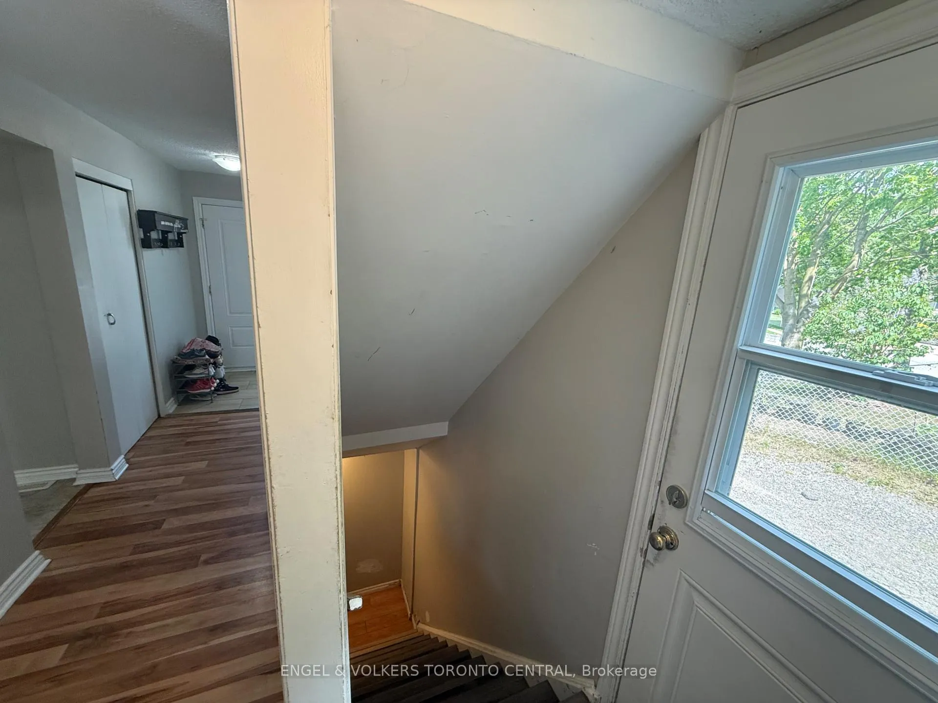 Photo 24 of 689 College Avenue W, Guelph, Dovercliffe Park/Old University — HOMEH