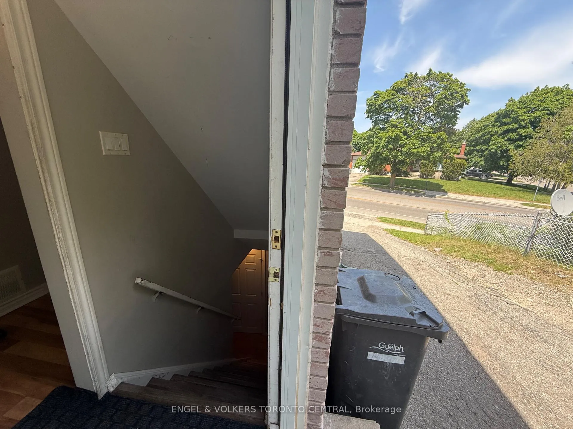 Photo 25 of 689 College Avenue W, Guelph, Dovercliffe Park/Old University — HOMEH