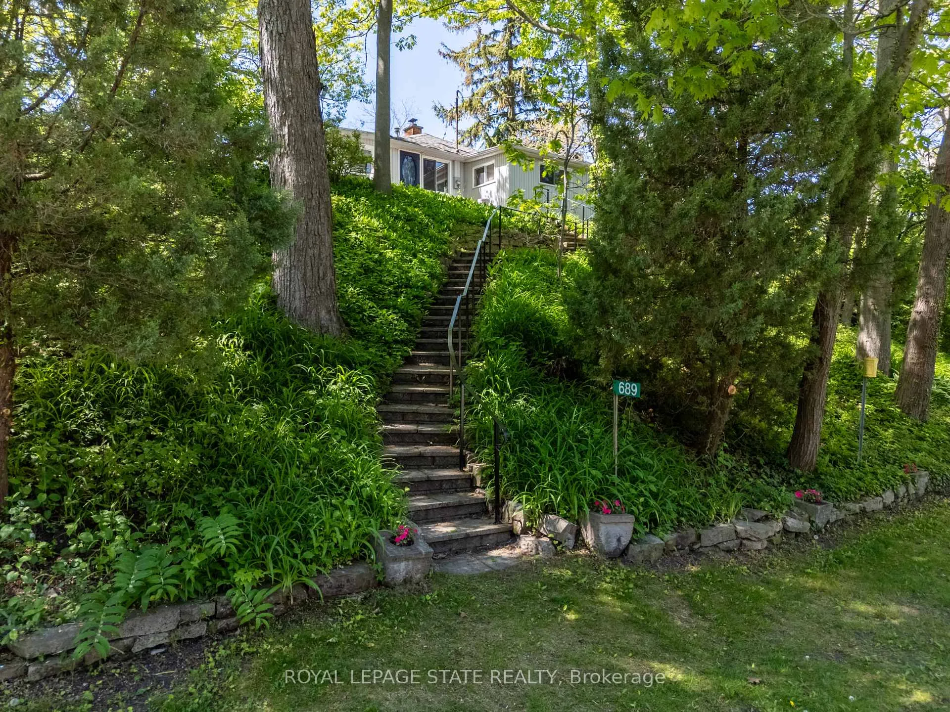 Photo 3 of 689 Sandy Bay Road, Haldimand, Dunnville — HOMEH