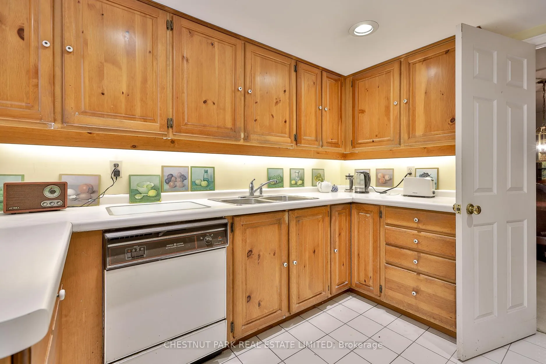 Photo 15 of Unit 409, 2900 Yonge Street, Toronto, Lawrence Park South — HOMEH