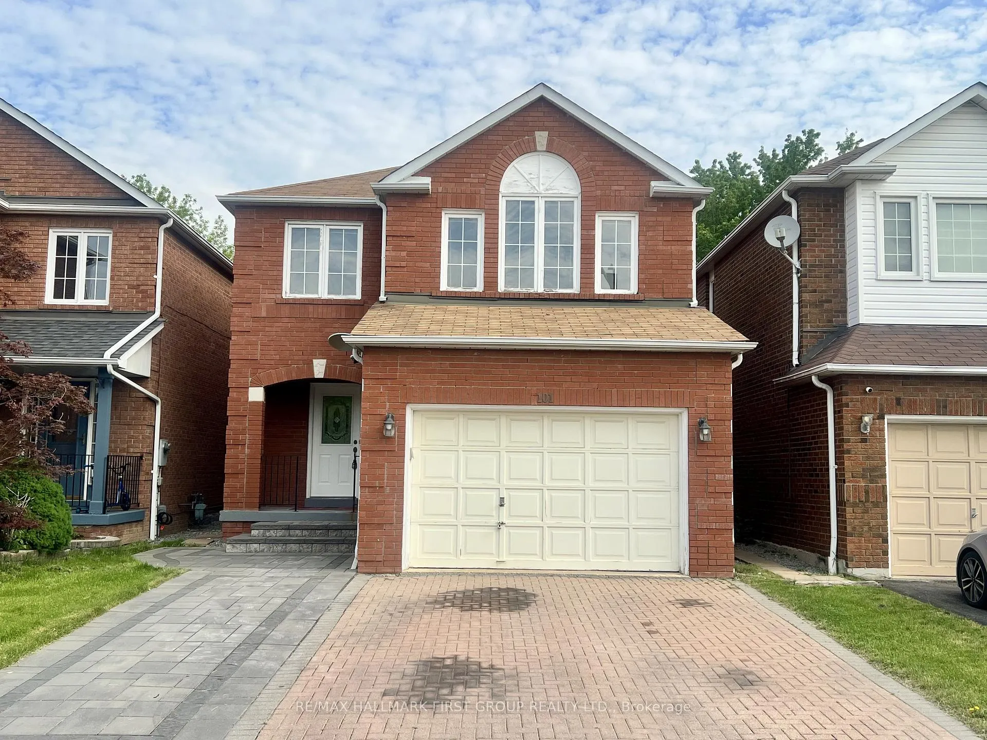 Photo 2 of 101 Booth Crescent, Ajax, Central — HOMEH