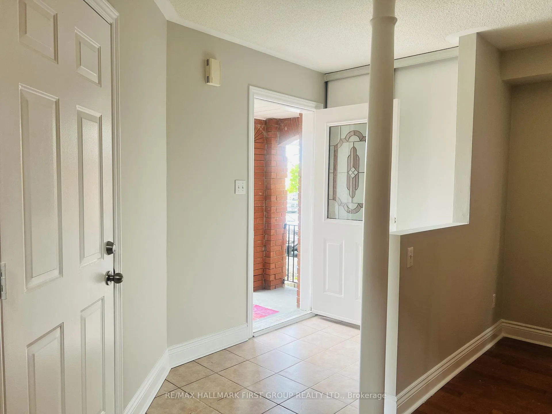 Photo 3 of 101 Booth Crescent, Ajax, Central — HOMEH
