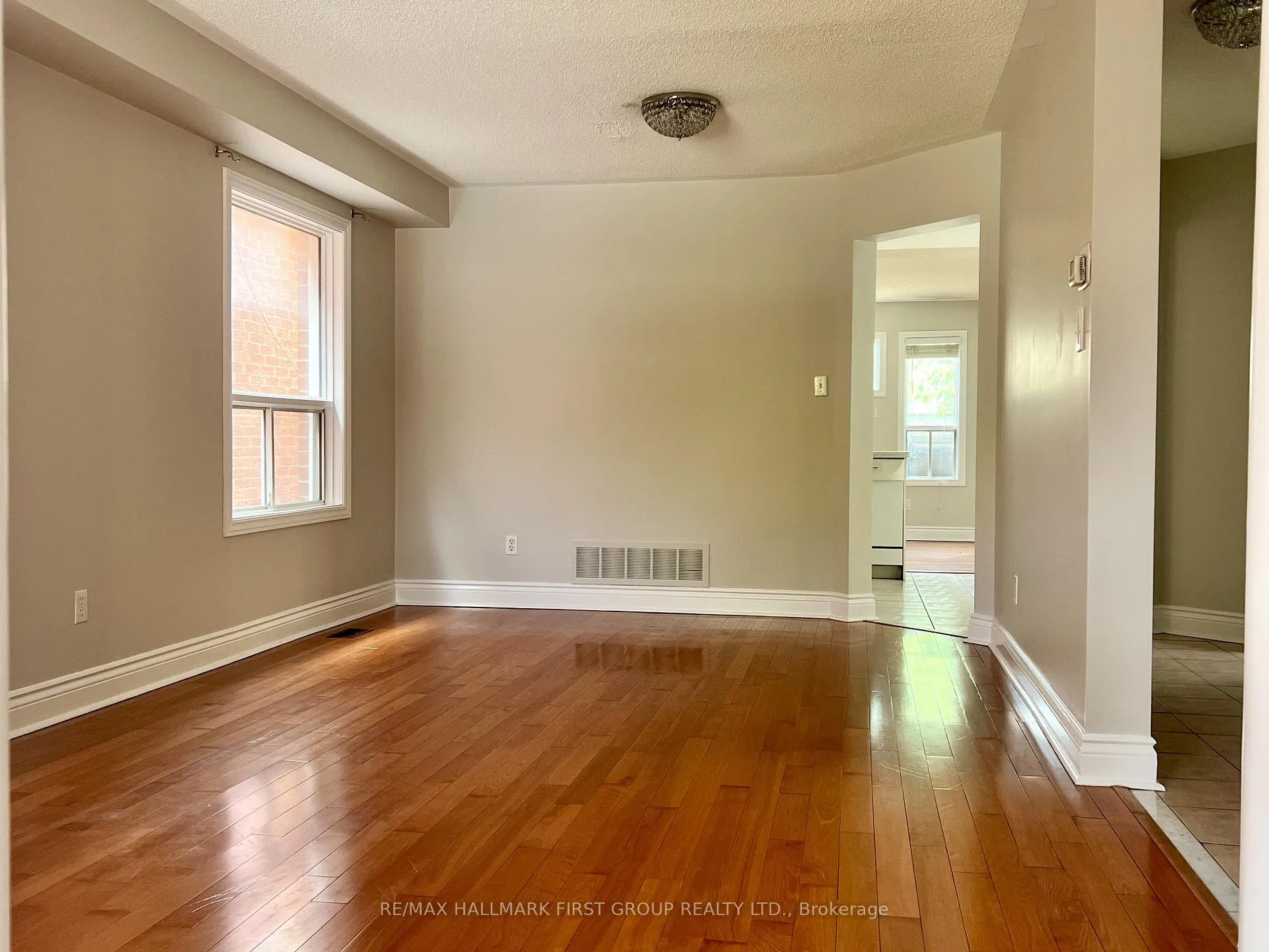 Photo 9 of 101 Booth Crescent, Ajax, Central — HOMEH