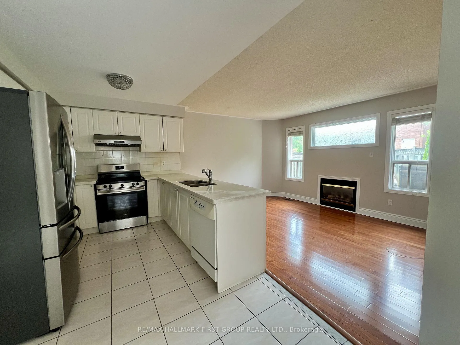 Photo 17 of 101 Booth Crescent, Ajax, Central — HOMEH