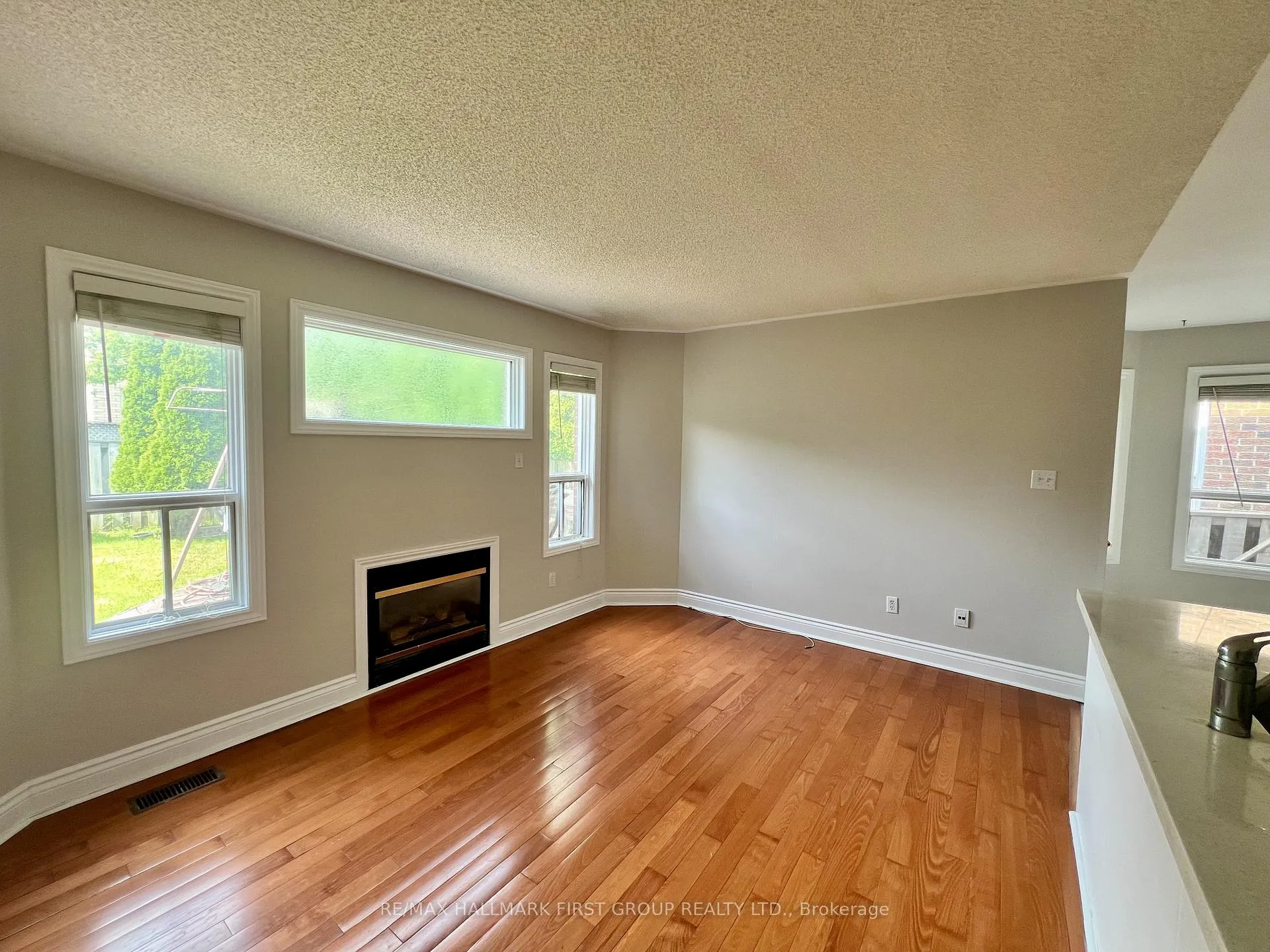 Photo 22 of 101 Booth Crescent, Ajax, Central — HOMEH