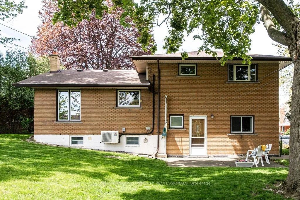Photo 3 of 23 Keen Court, Hamilton, Huntington — HOMEH