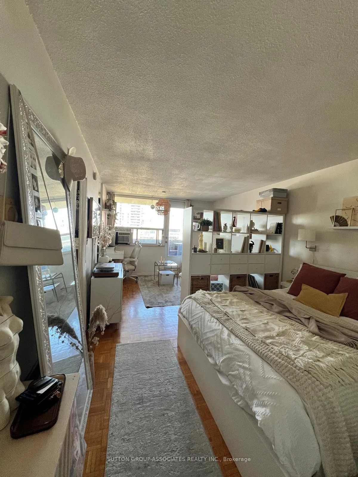 Front of Unit 1405, 40 Homewood Avenue