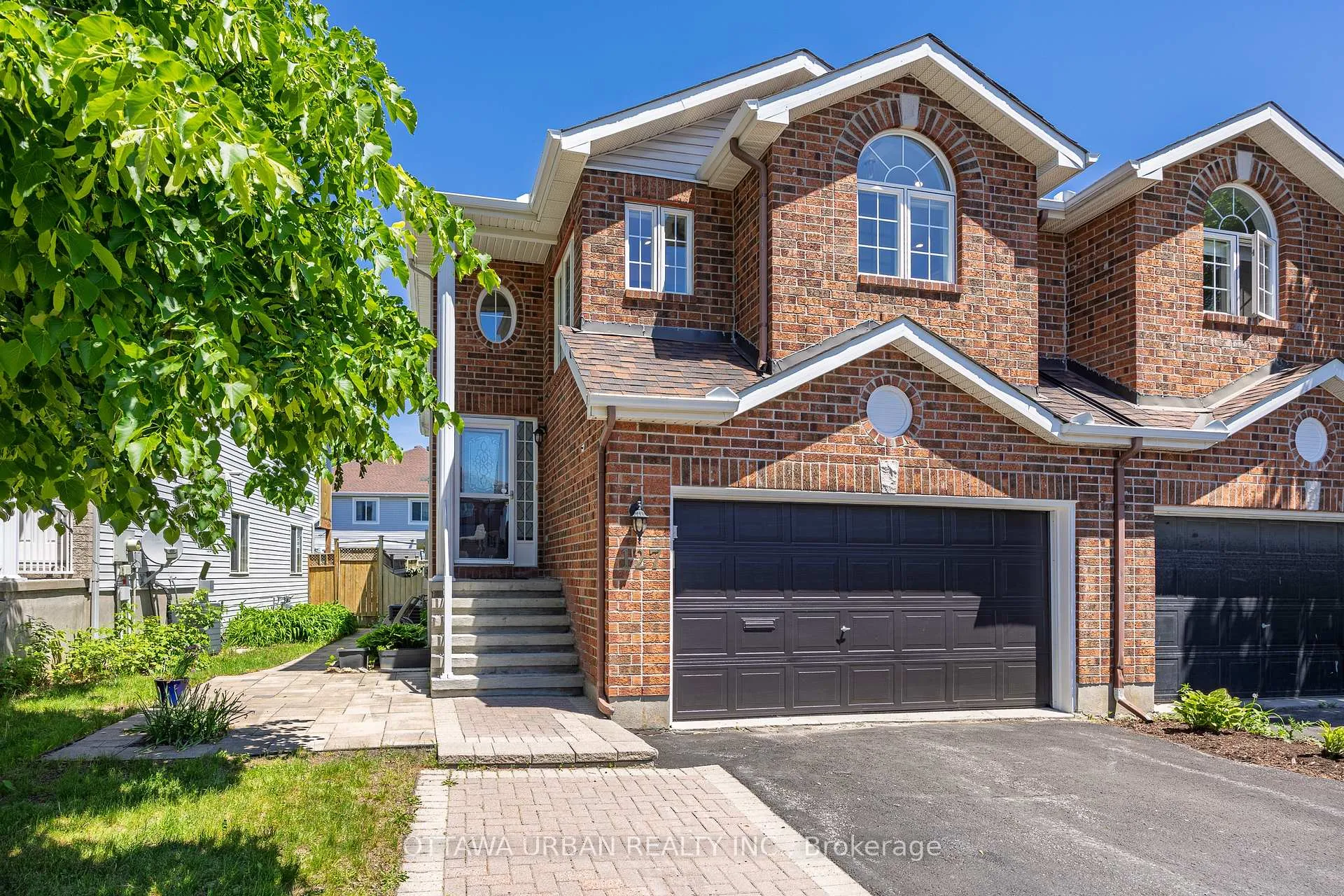 Photo 2 of 127 Castle Glen Crescent, Ottawa, Kanata - Glencairn/Hazeldean — HOMEH