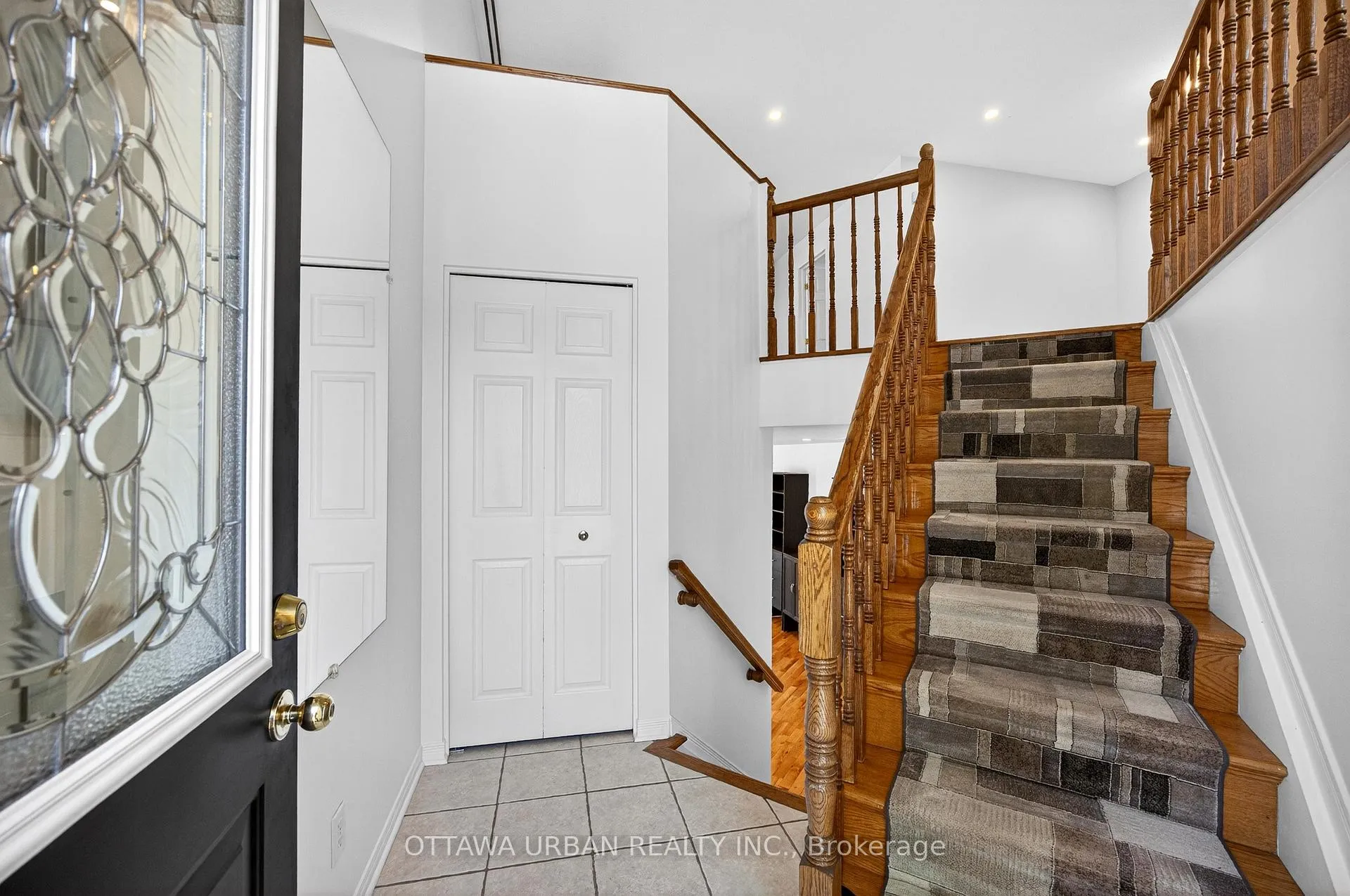 Photo 4 of 127 Castle Glen Crescent, Ottawa, Kanata - Glencairn/Hazeldean — HOMEH