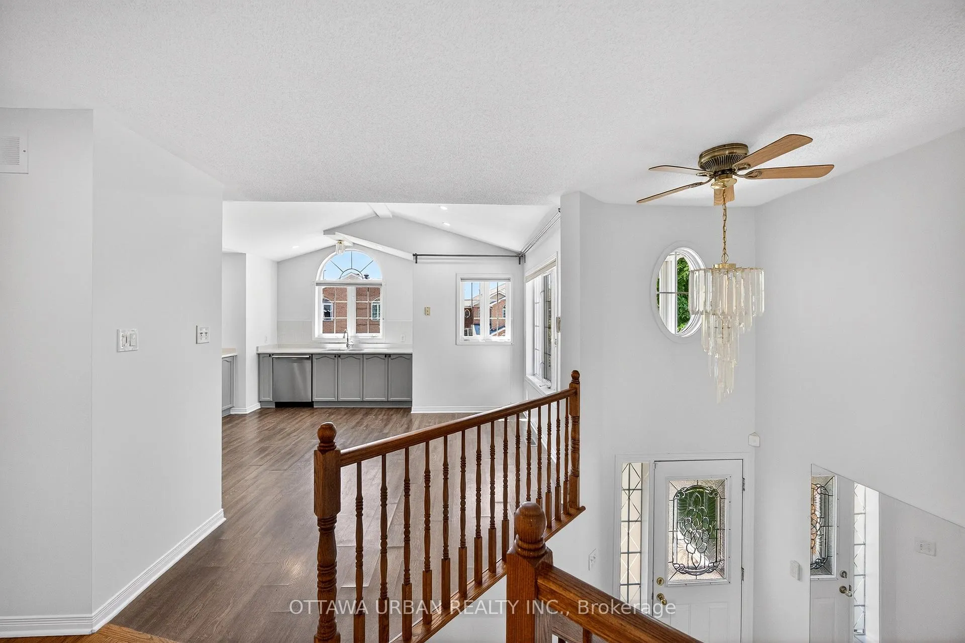 Photo 6 of 127 Castle Glen Crescent, Ottawa, Kanata - Glencairn/Hazeldean — HOMEH