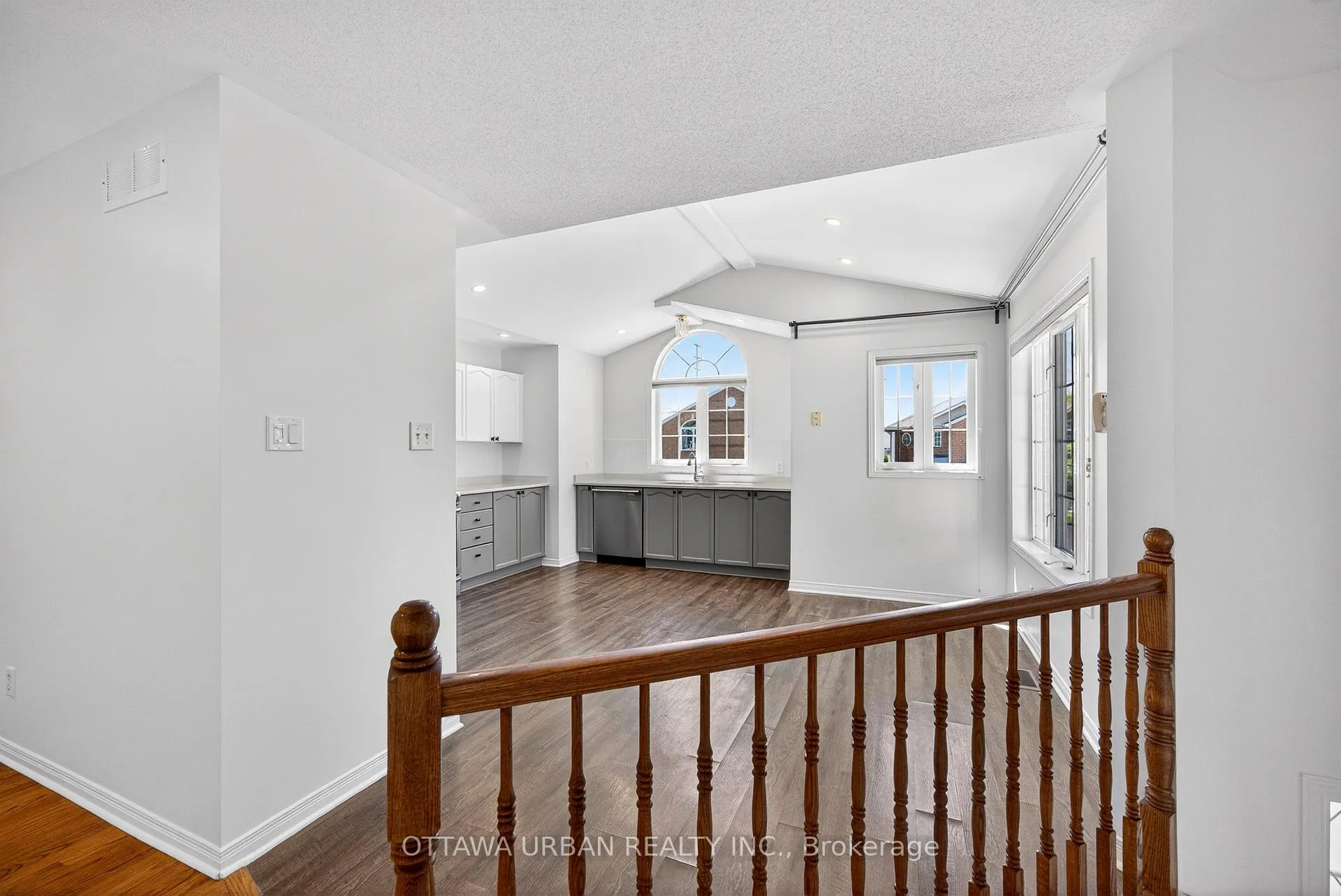 Photo 7 of 127 Castle Glen Crescent, Ottawa, Kanata - Glencairn/Hazeldean — HOMEH