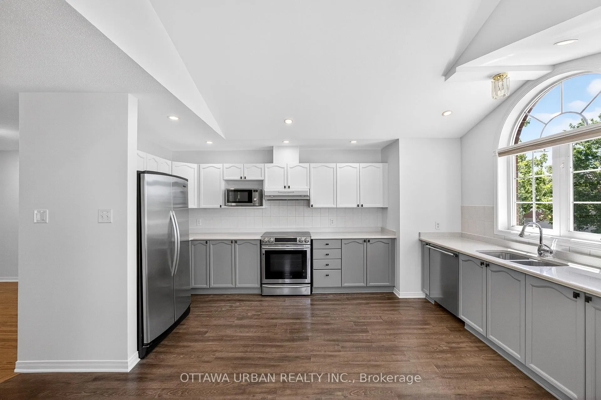 Photo 11 of 127 Castle Glen Crescent, Ottawa, Kanata - Glencairn/Hazeldean — HOMEH