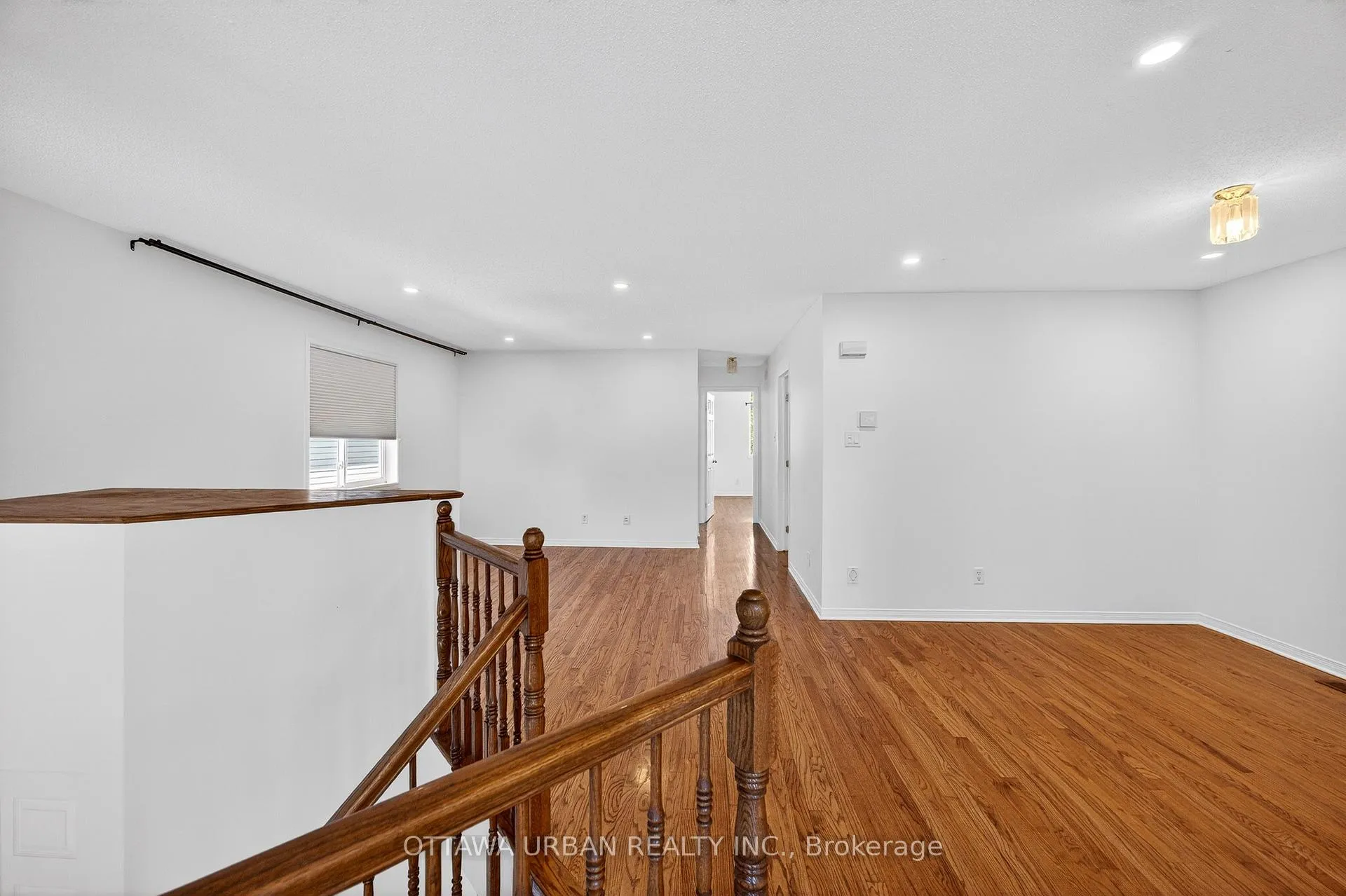 Photo 15 of 127 Castle Glen Crescent, Ottawa, Kanata - Glencairn/Hazeldean — HOMEH