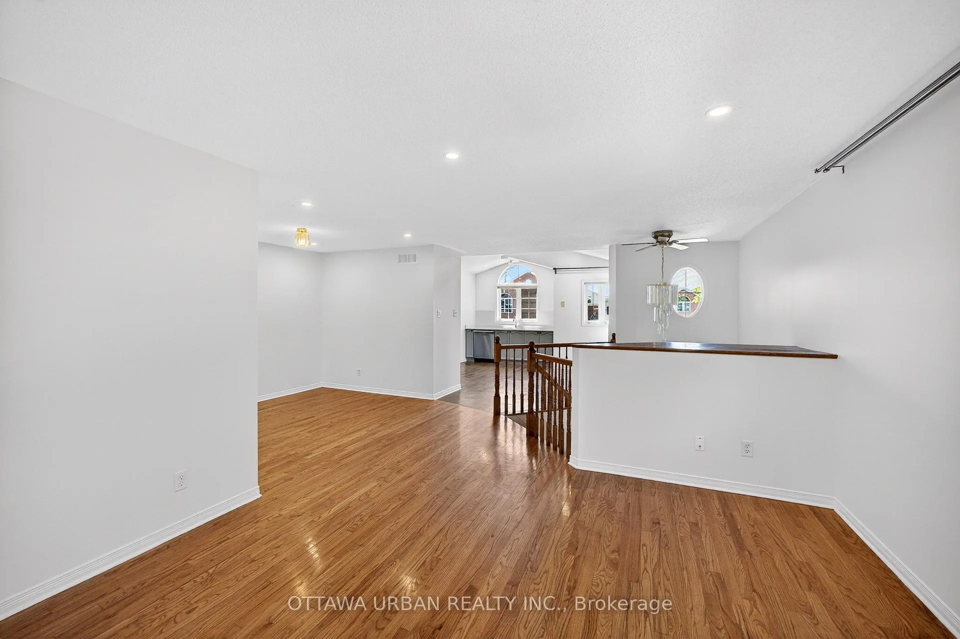 Photo 19 of 127 Castle Glen Crescent, Ottawa, Kanata - Glencairn/Hazeldean — HOMEH