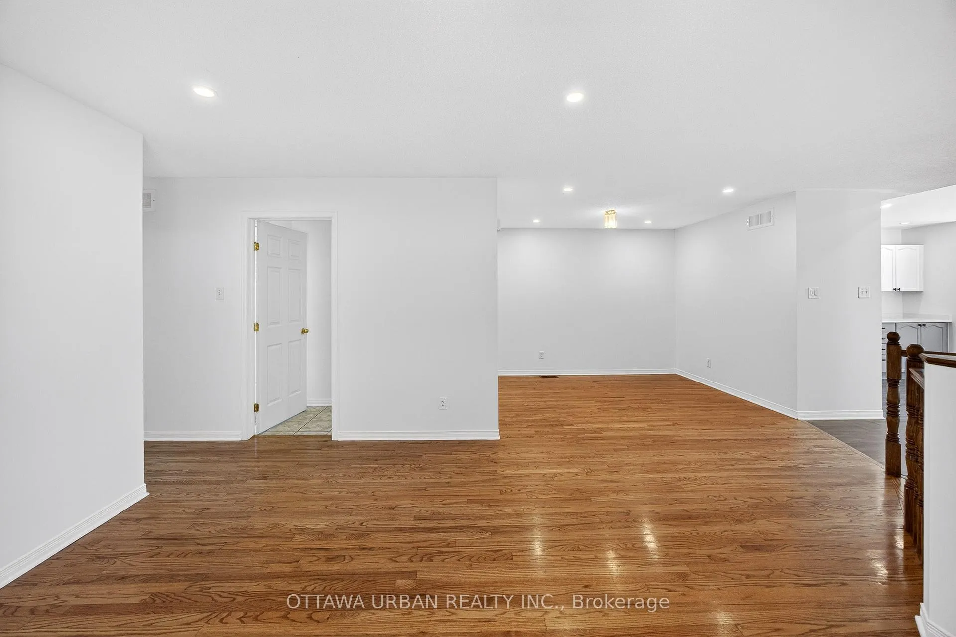 Photo 20 of 127 Castle Glen Crescent, Ottawa, Kanata - Glencairn/Hazeldean — HOMEH