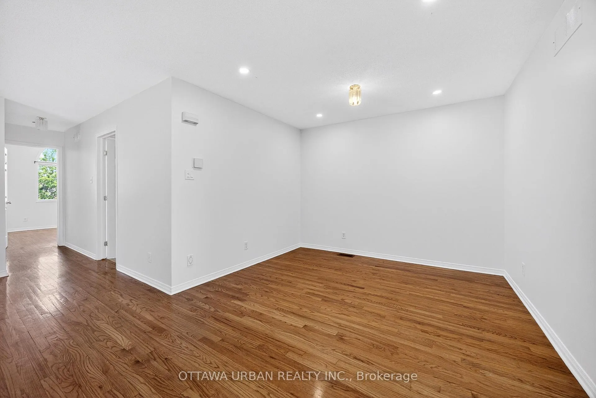 Photo 21 of 127 Castle Glen Crescent, Ottawa, Kanata - Glencairn/Hazeldean — HOMEH