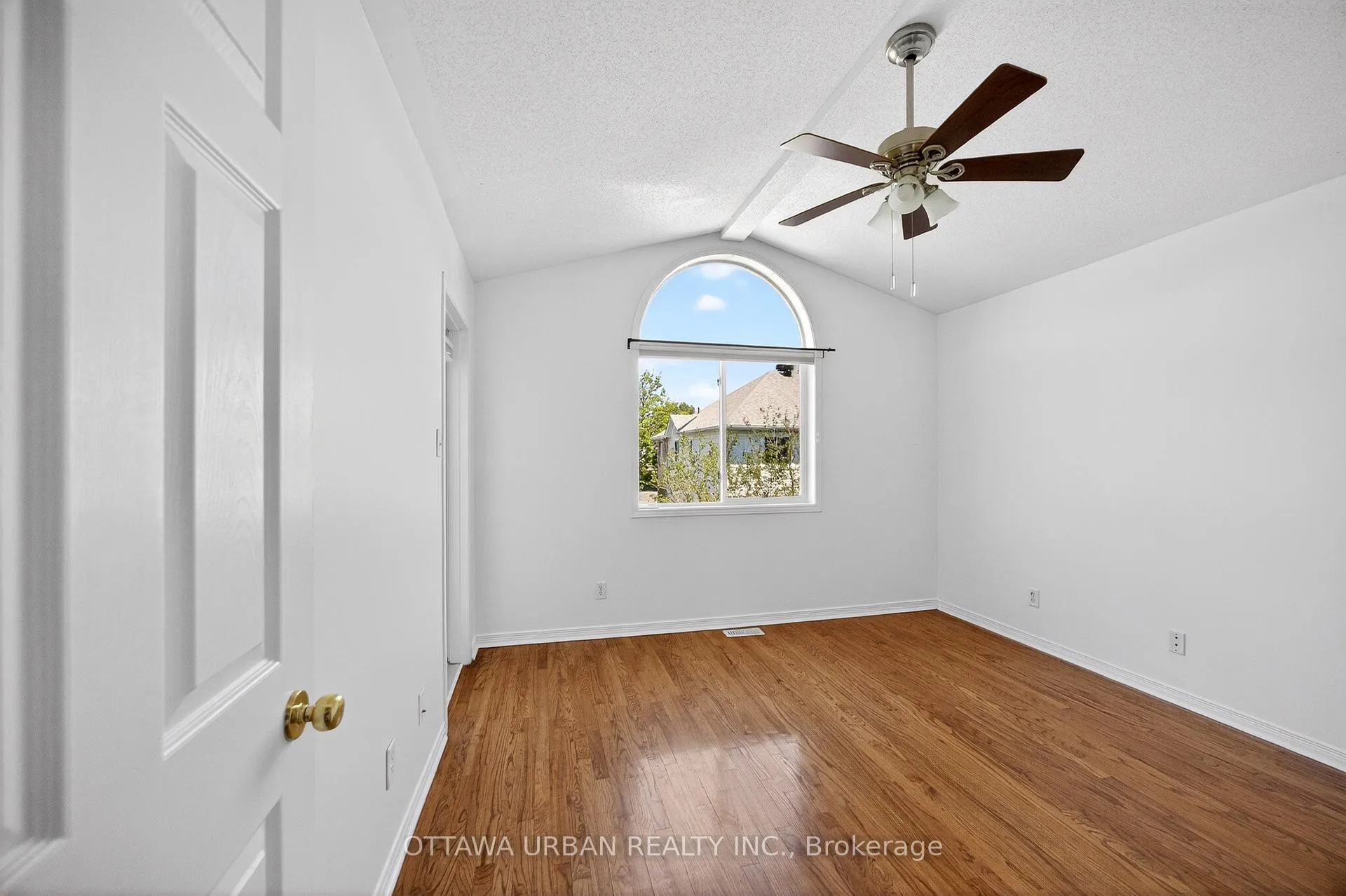 Photo 23 of 127 Castle Glen Crescent, Ottawa, Kanata - Glencairn/Hazeldean — HOMEH