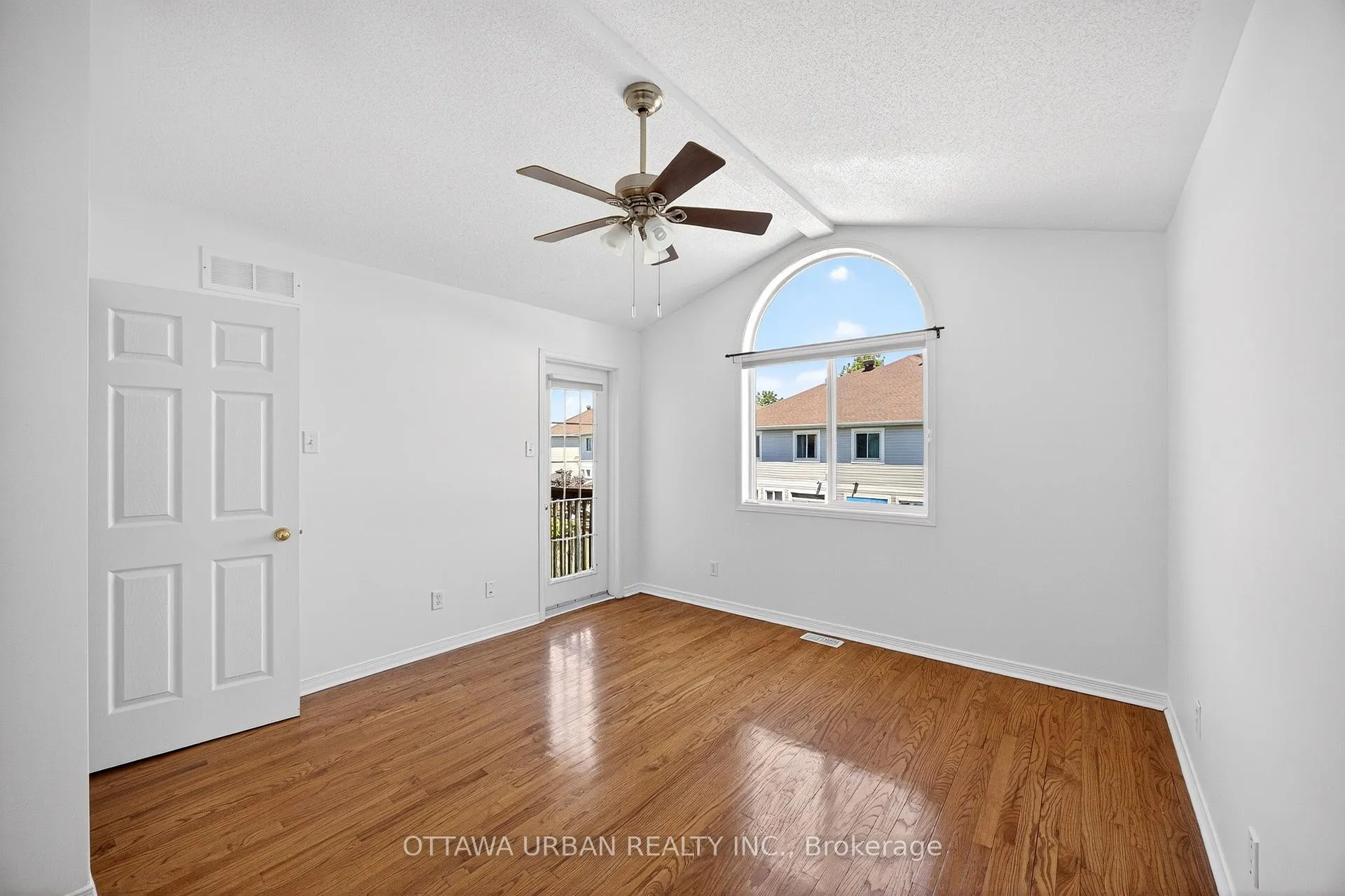 Photo 24 of 127 Castle Glen Crescent, Ottawa, Kanata - Glencairn/Hazeldean — HOMEH