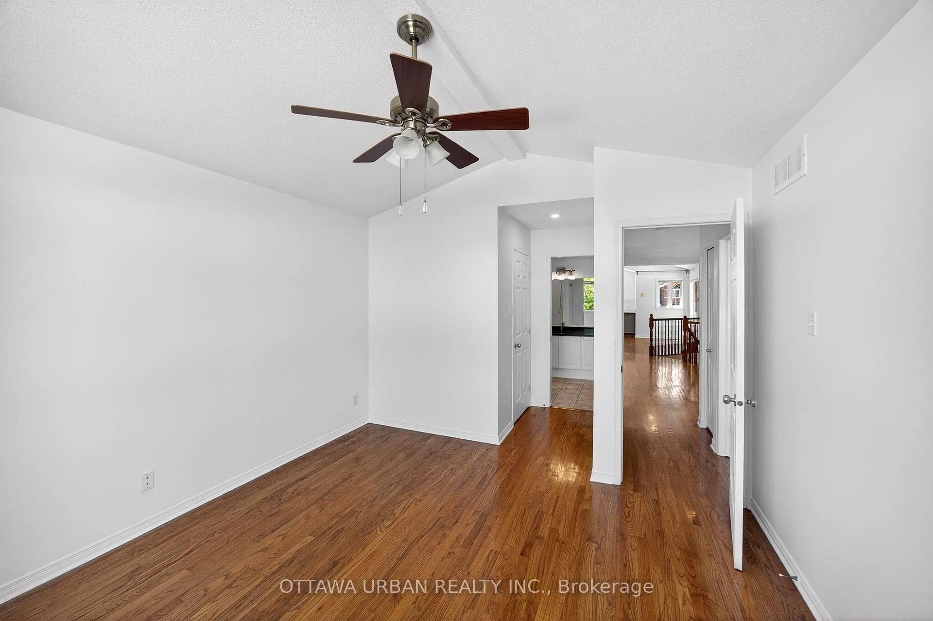 Photo 25 of 127 Castle Glen Crescent, Ottawa, Kanata - Glencairn/Hazeldean — HOMEH
