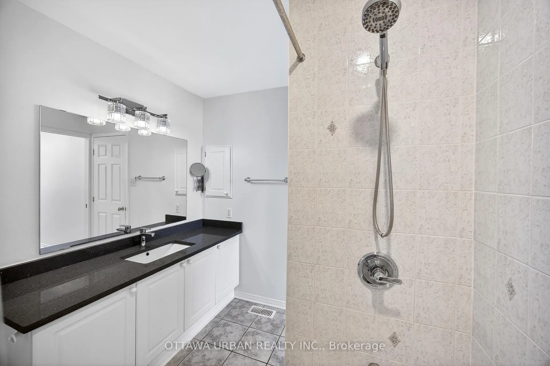 Photo 30 of 127 Castle Glen Crescent, Ottawa, Kanata - Glencairn/Hazeldean — HOMEH