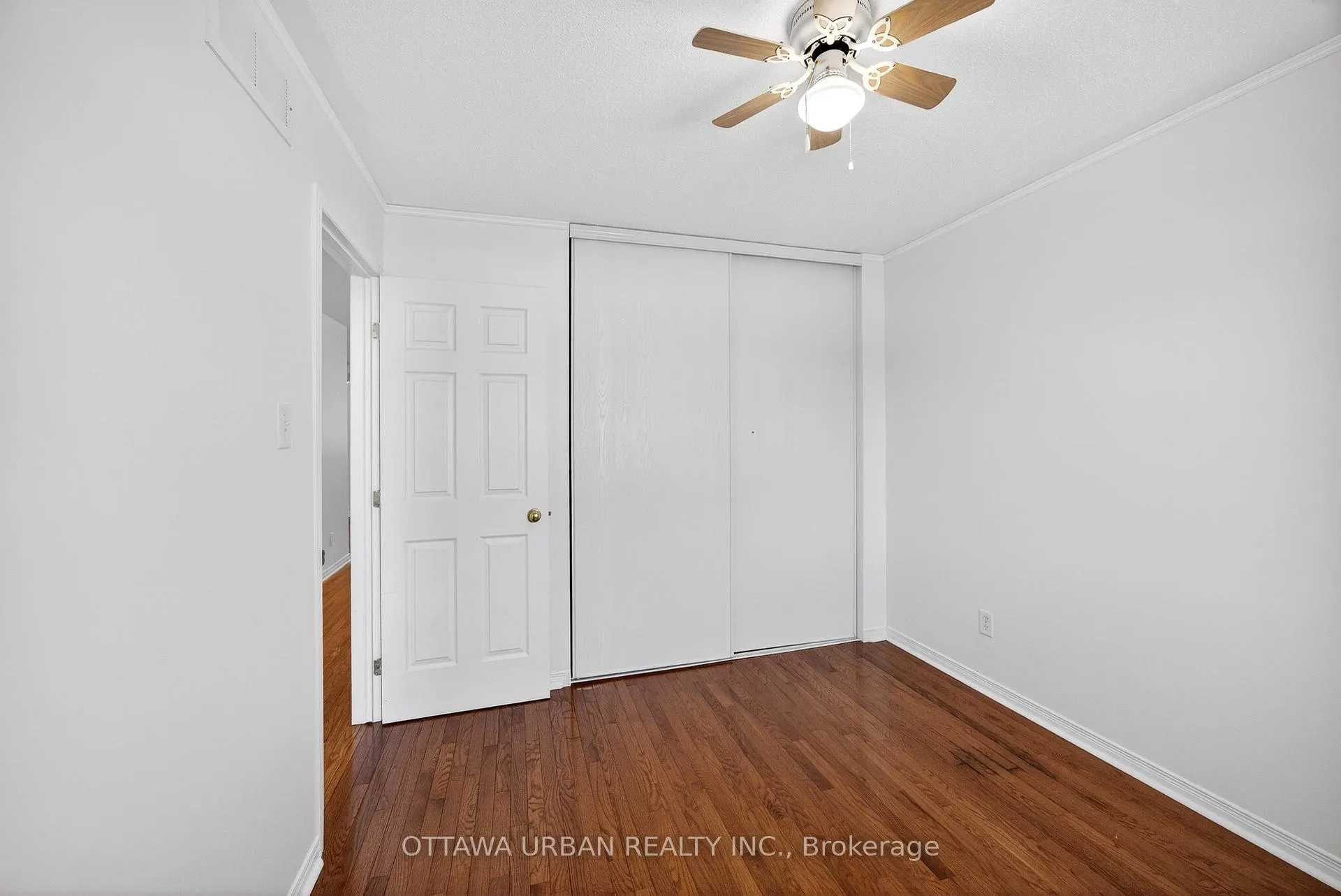 Photo 33 of 127 Castle Glen Crescent, Ottawa, Kanata - Glencairn/Hazeldean — HOMEH