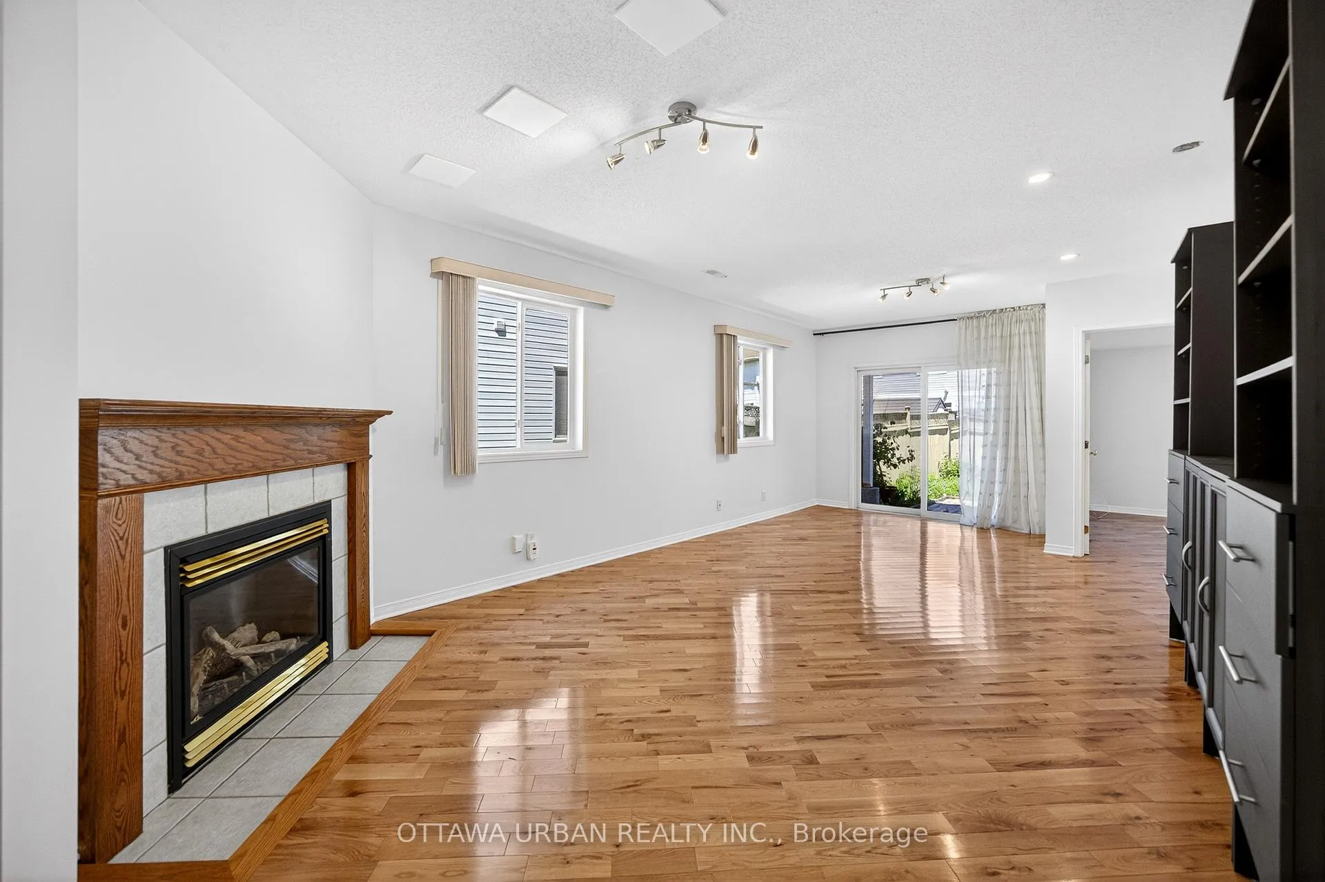 Photo 34 of 127 Castle Glen Crescent, Ottawa, Kanata - Glencairn/Hazeldean — HOMEH