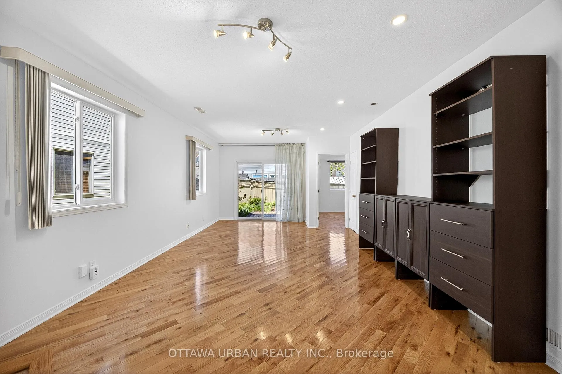 Photo 35 of 127 Castle Glen Crescent, Ottawa, Kanata - Glencairn/Hazeldean — HOMEH