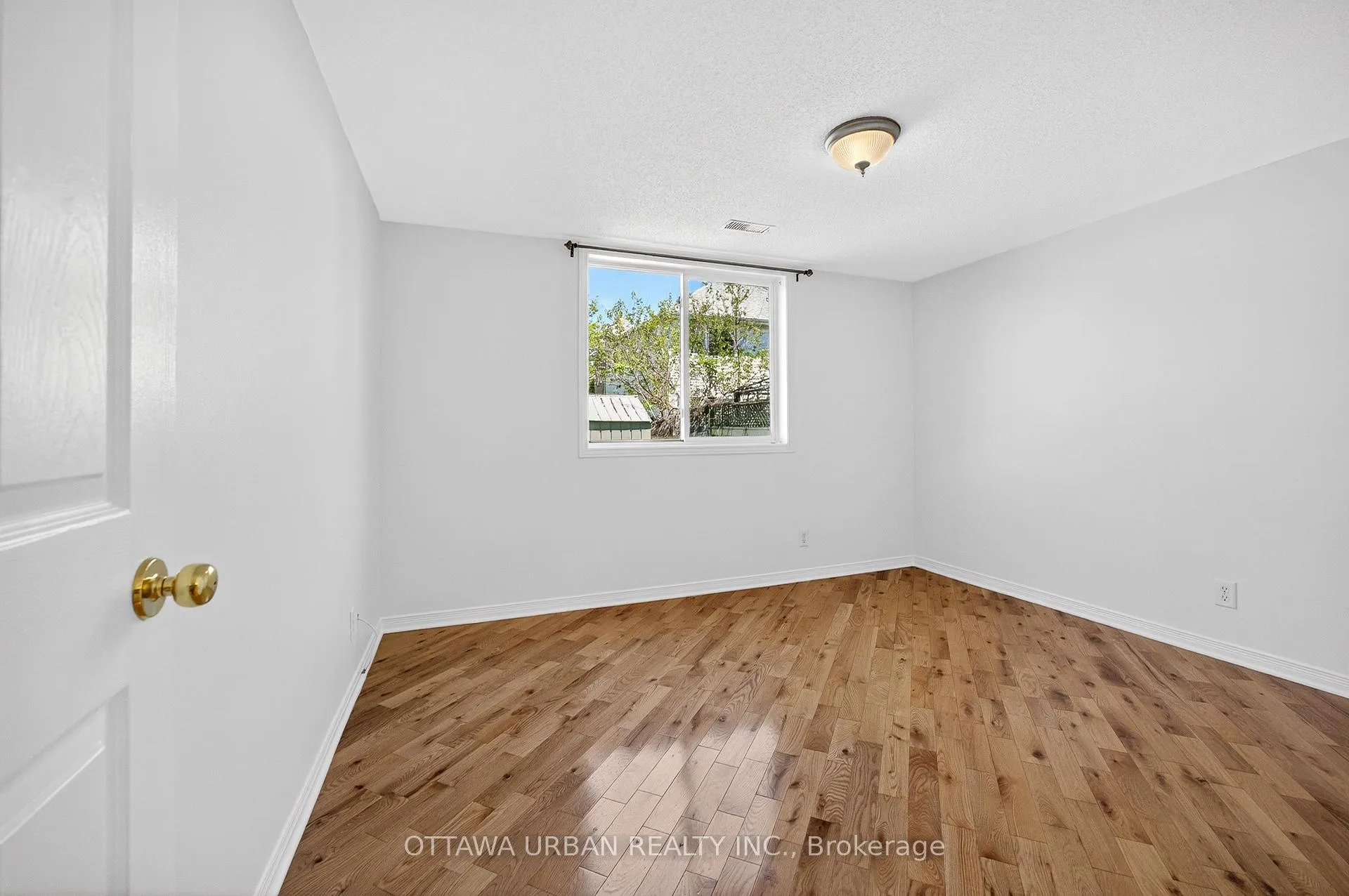 Photo 37 of 127 Castle Glen Crescent, Ottawa, Kanata - Glencairn/Hazeldean — HOMEH