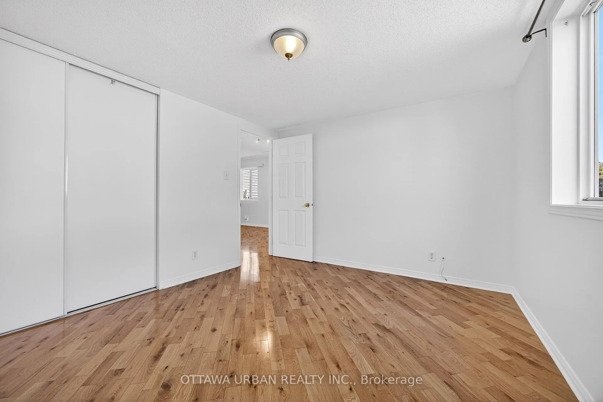 Photo 39 of 127 Castle Glen Crescent, Ottawa, Kanata - Glencairn/Hazeldean — HOMEH