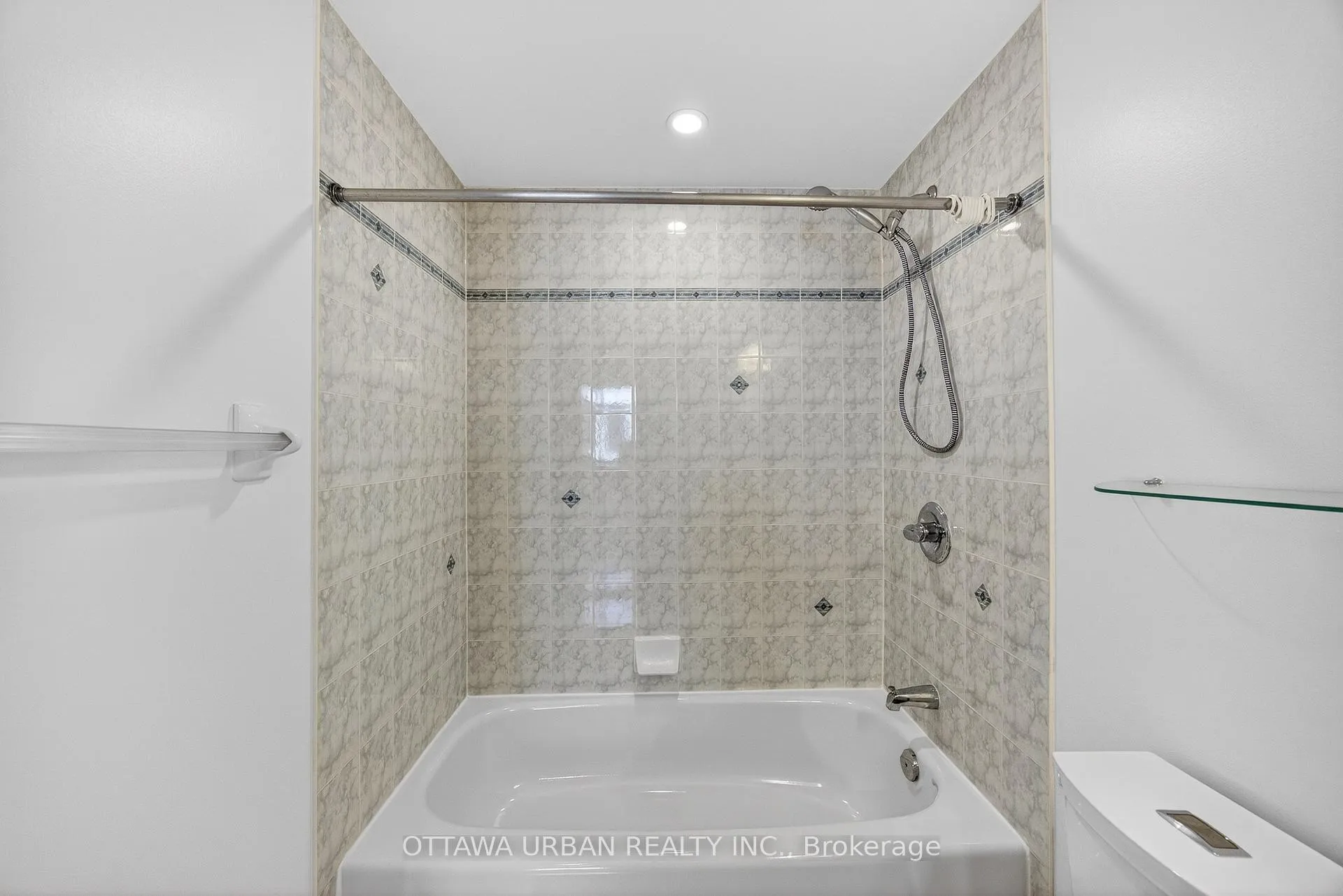 Photo 42 of 127 Castle Glen Crescent, Ottawa, Kanata - Glencairn/Hazeldean — HOMEH