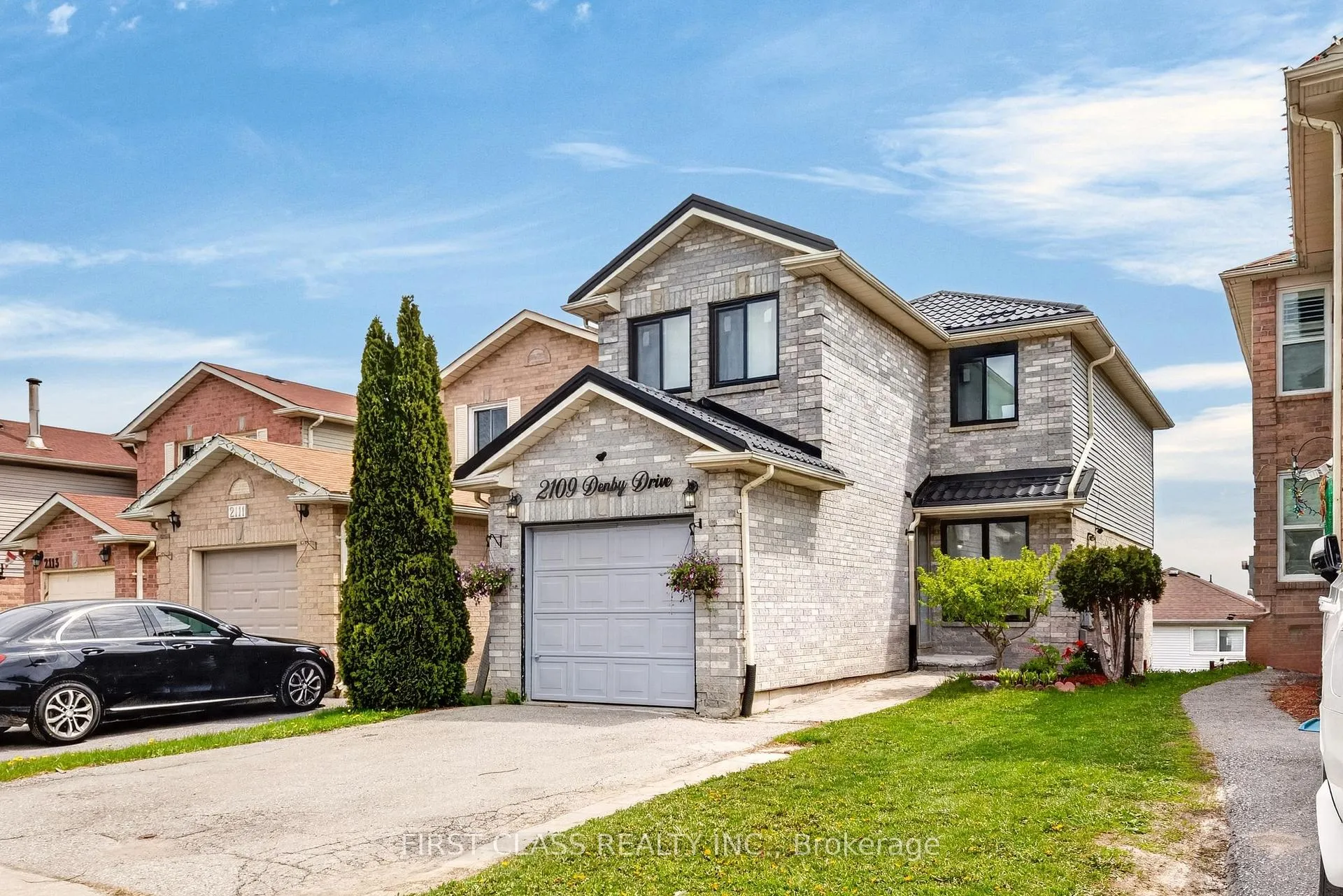 Photo 2 of 2109 Denby Drive, Pickering, Brock Ridge — HOMEH