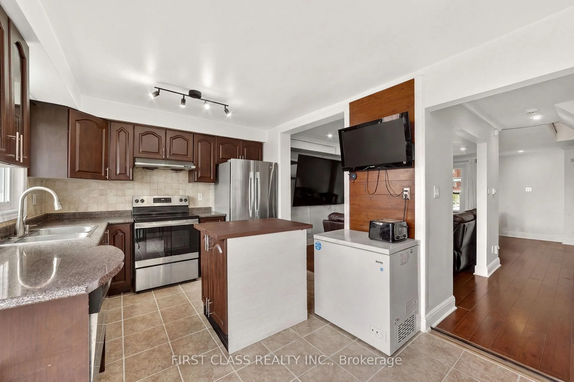 Photo 8 of 2109 Denby Drive, Pickering, Brock Ridge — HOMEH