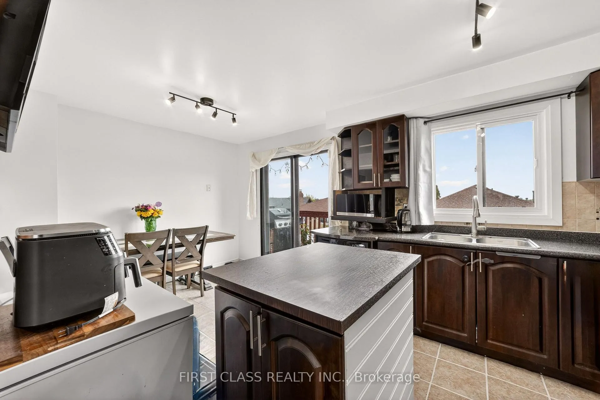 Photo 9 of 2109 Denby Drive, Pickering, Brock Ridge — HOMEH