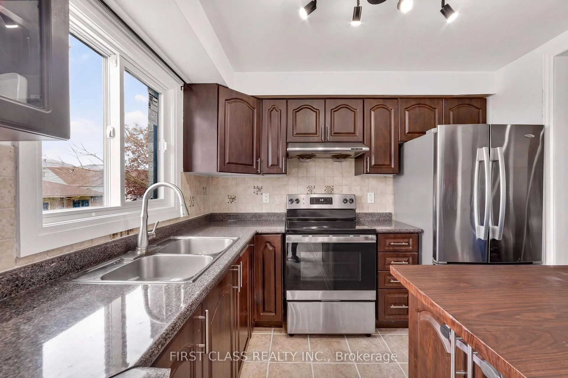 Photo 11 of 2109 Denby Drive, Pickering, Brock Ridge — HOMEH