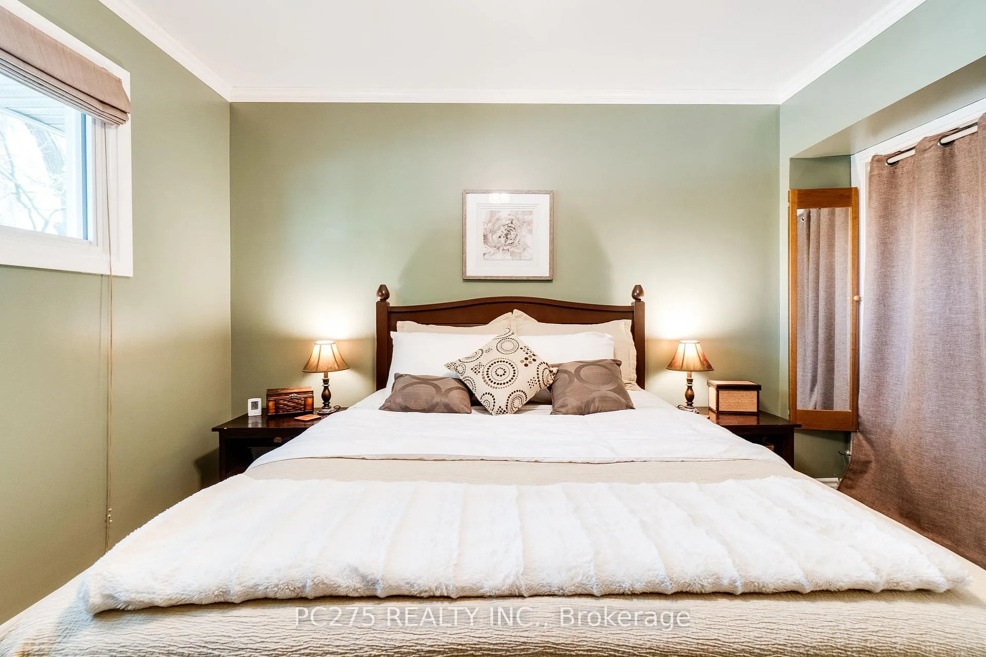 Photo 20 of 1853 Royal Crescent, London, East H — HOMEH