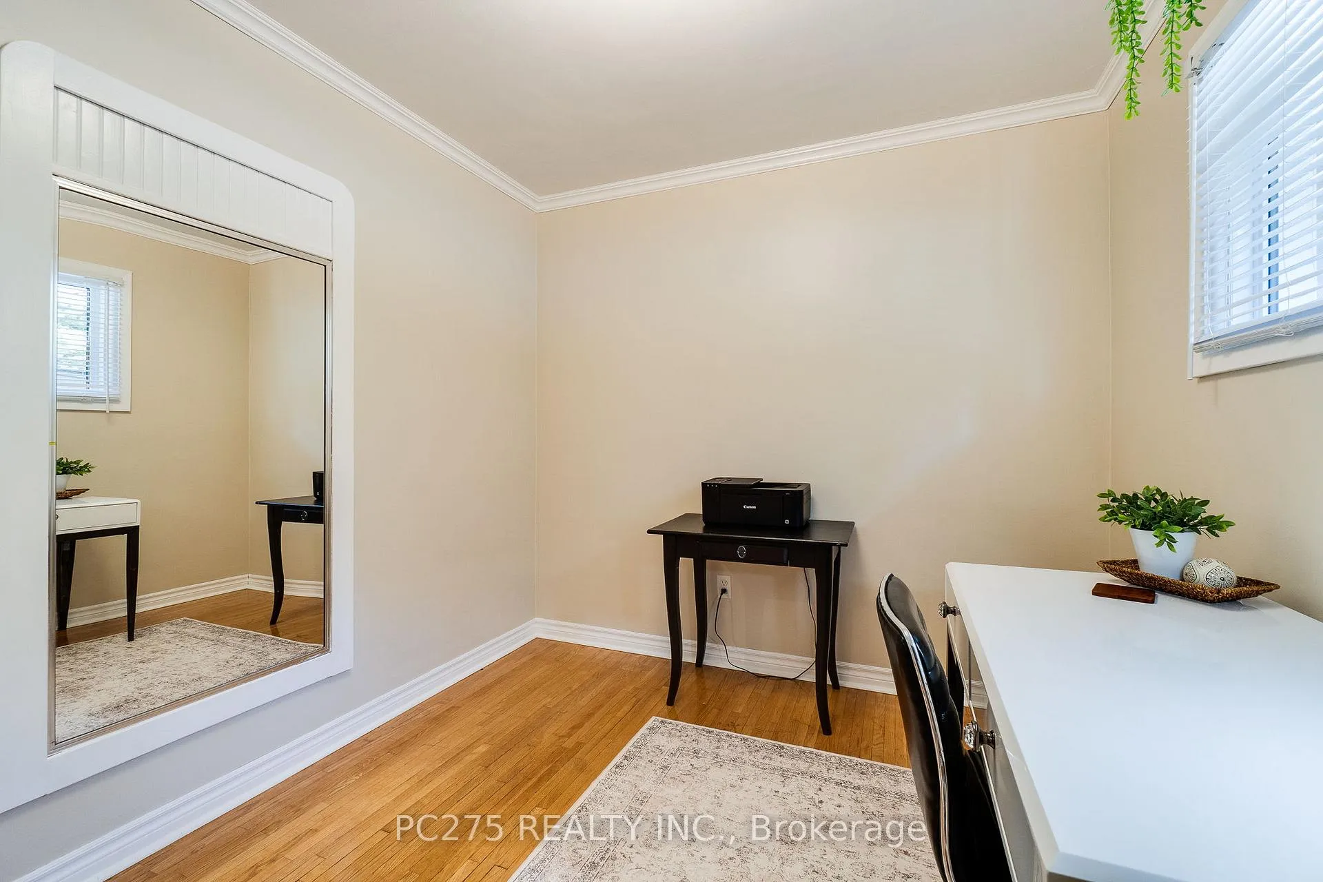 Photo 24 of 1853 Royal Crescent, London, East H — HOMEH