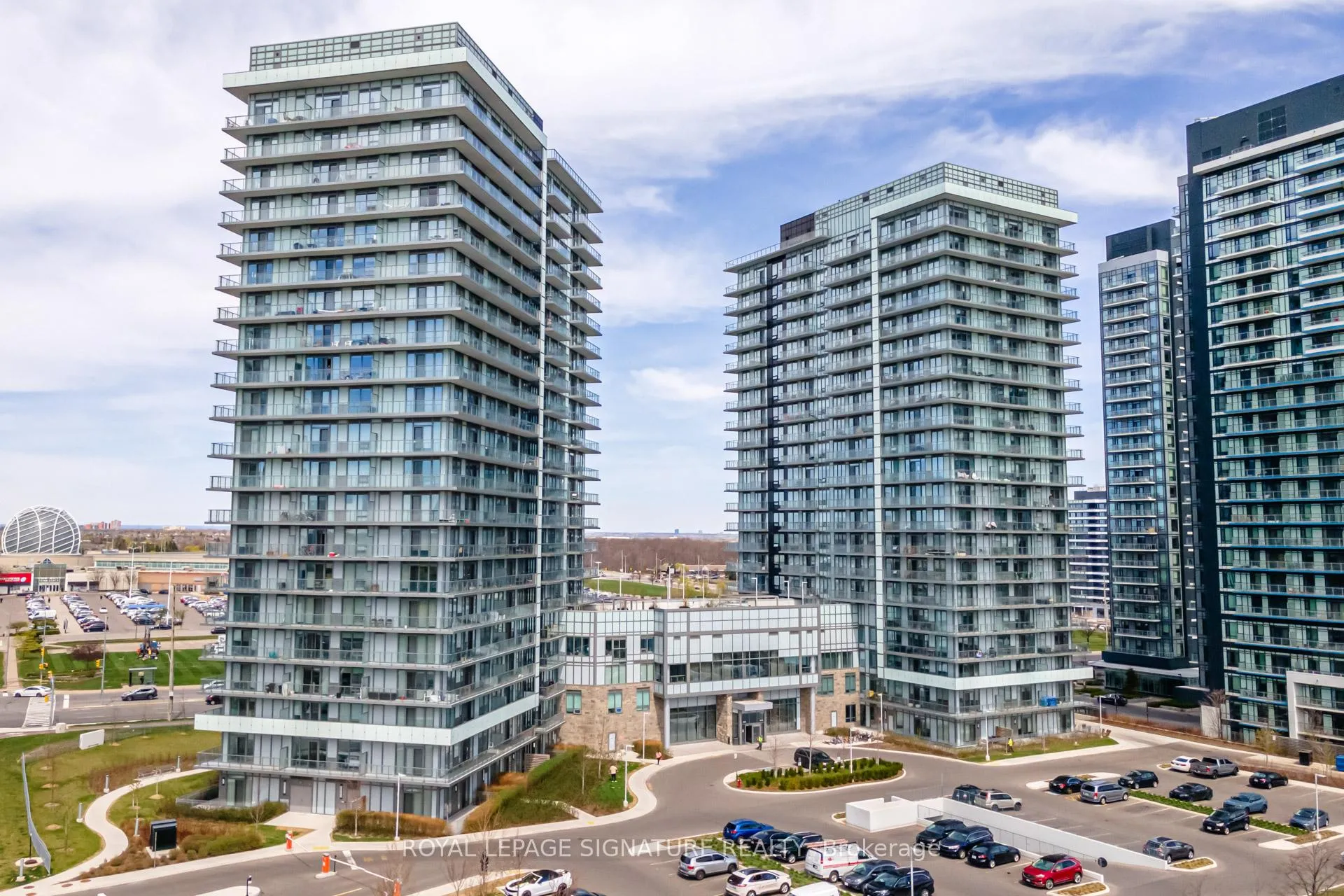 Front of Unit 405B, 4655 MetCalfe Avenue