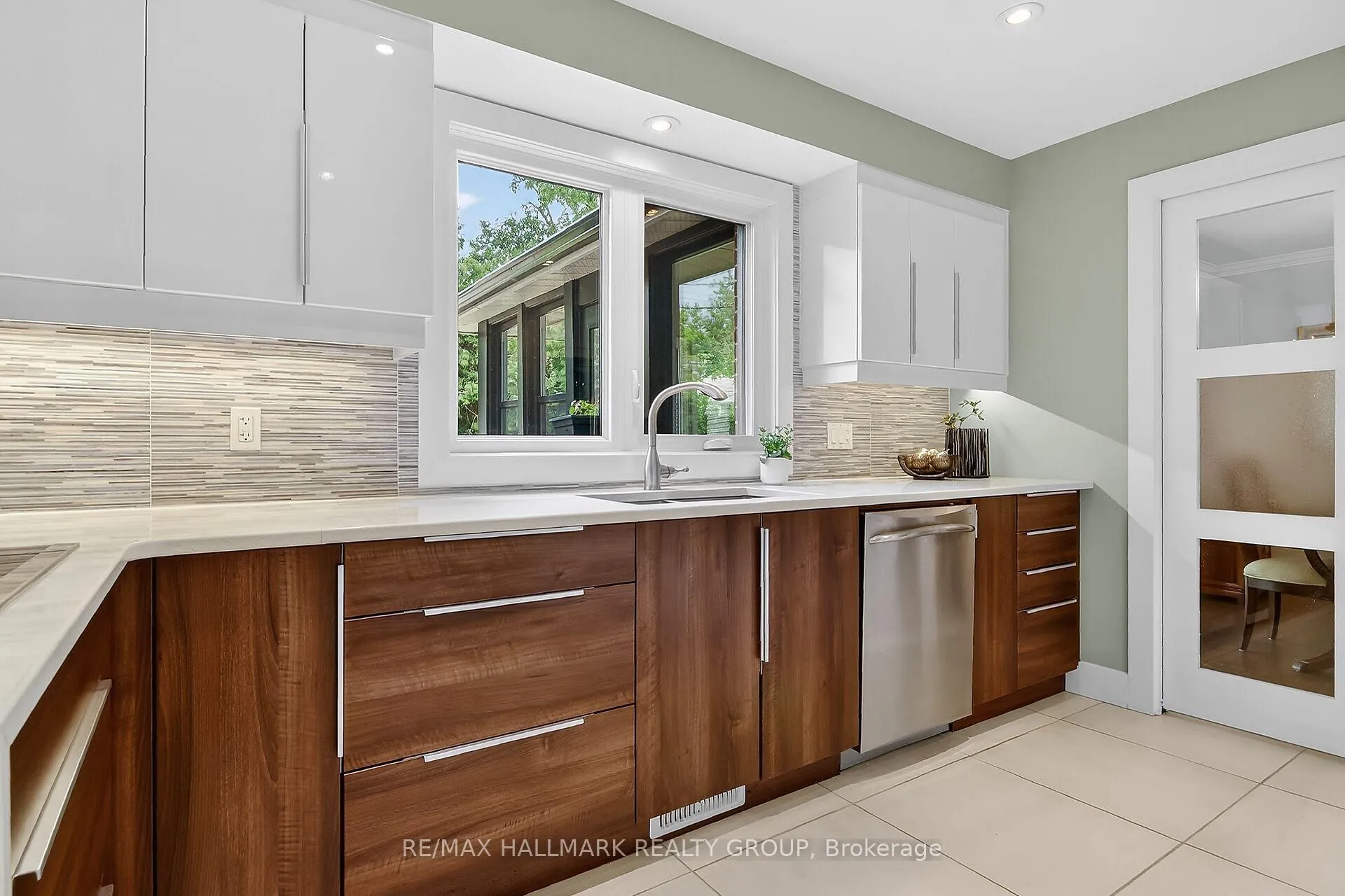 Photo 17 of 785 Dunloe Avenue, Ottawa, Manor Park — HOMEH