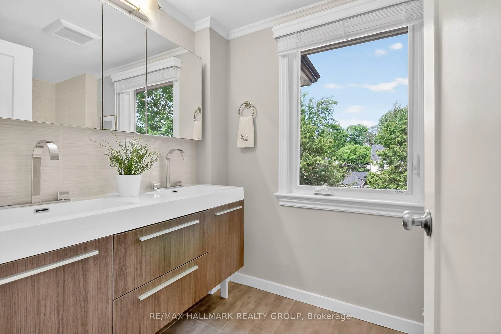 Photo 38 of 785 Dunloe Avenue, Ottawa, Manor Park — HOMEH