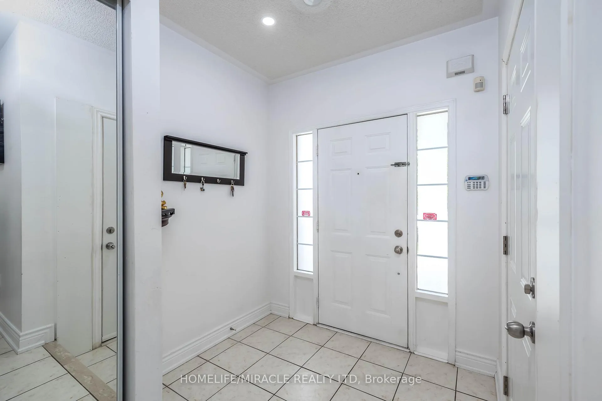 Photo 3 of 17 Baha Crescent, Brampton, Fletcher's Meadow — HOMEH
