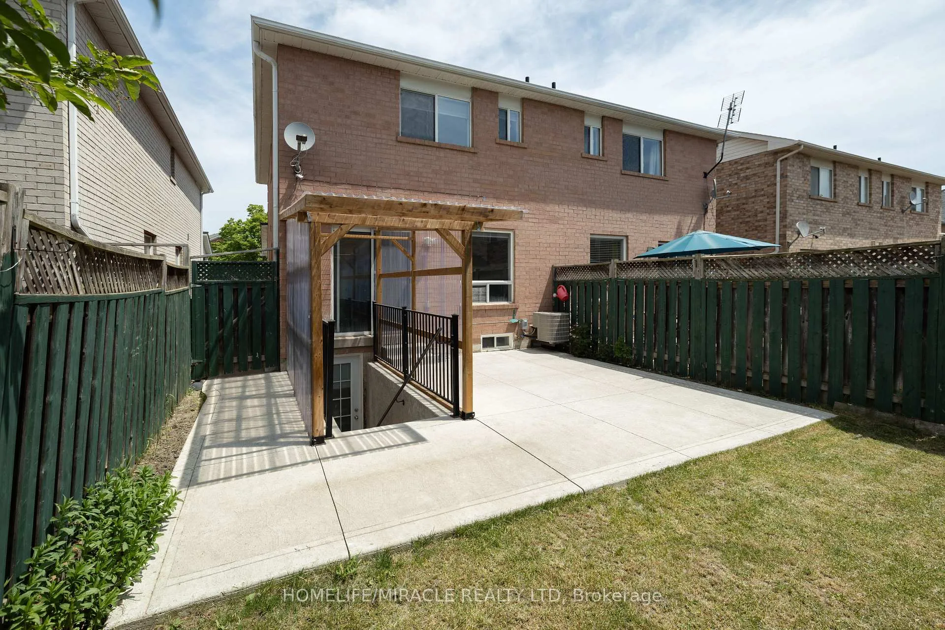 Photo 23 of 17 Baha Crescent, Brampton, Fletcher's Meadow — HOMEH
