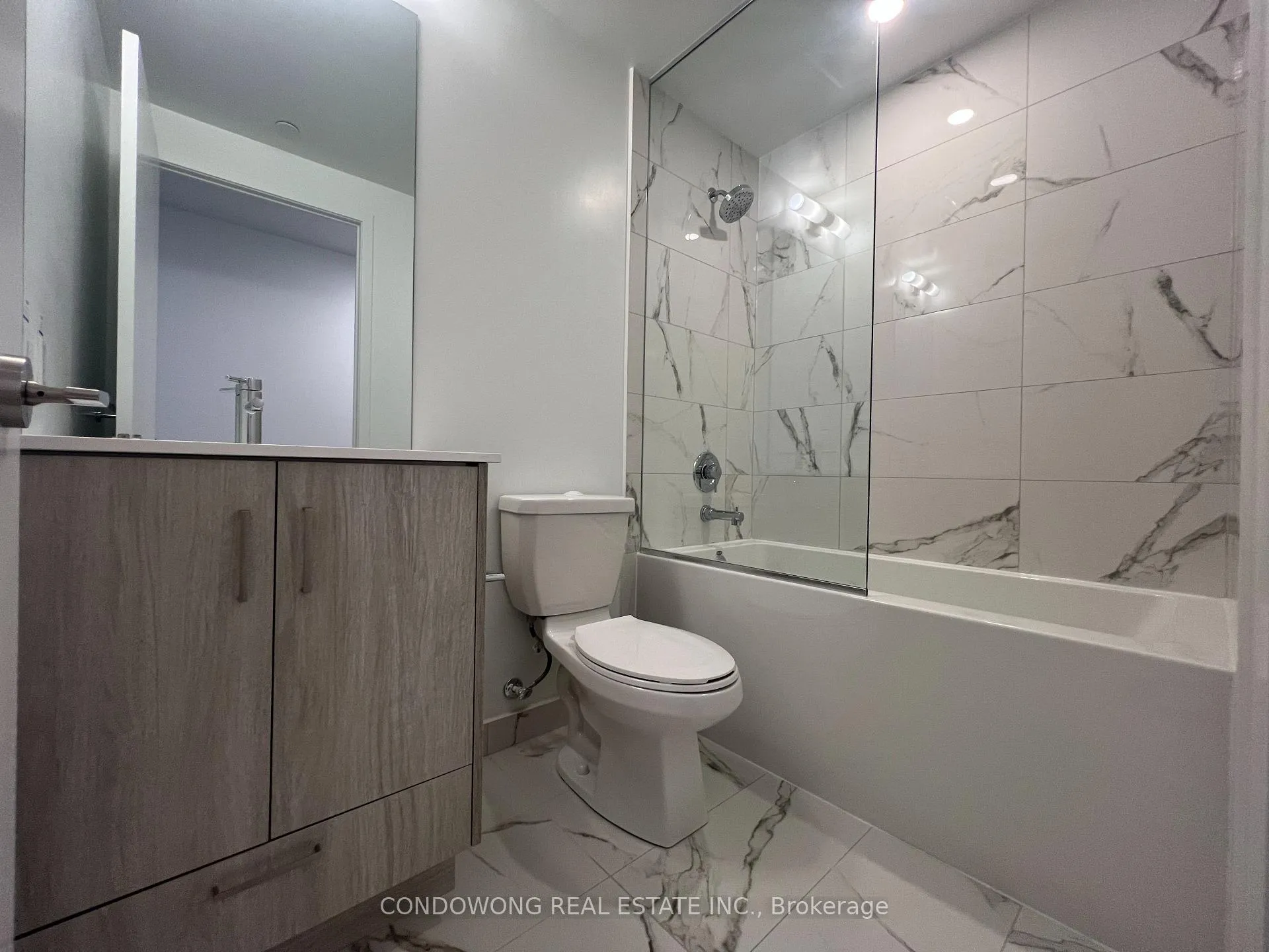 Photo 10 of Unit 2612, 180 Front Street E, Toronto, Moss Park — HOMEH
