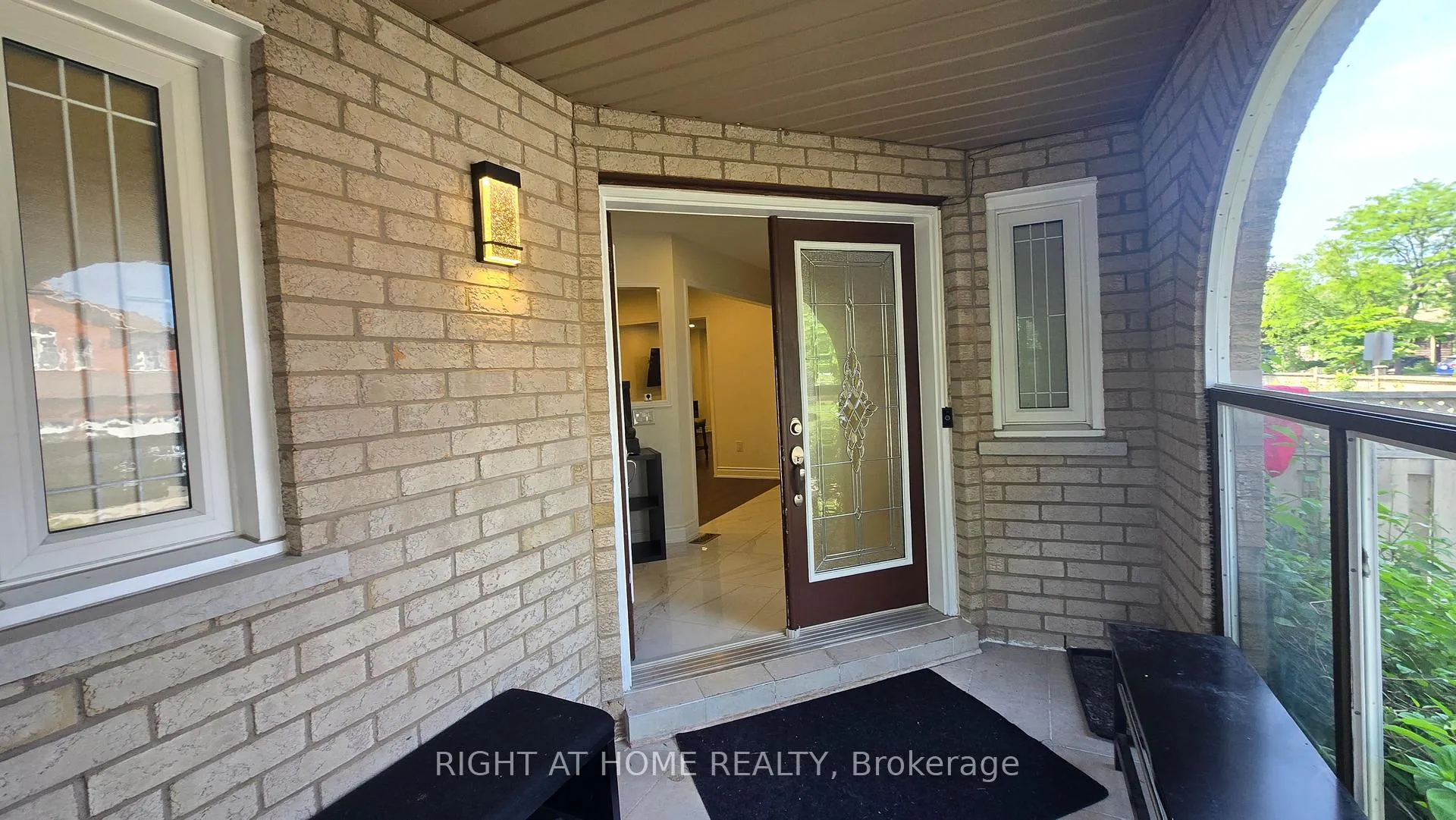 Photo 2 of 5372 Wilderness Trail, Mississauga, Hurontario — HOMEH