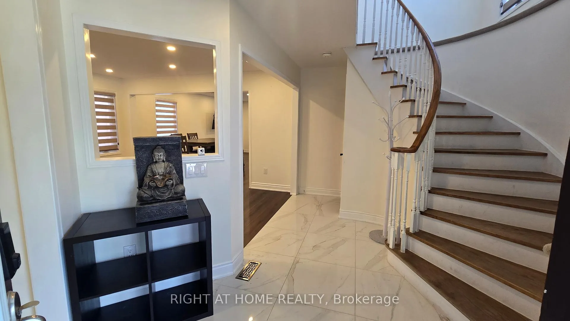 Photo 3 of 5372 Wilderness Trail, Mississauga, Hurontario — HOMEH