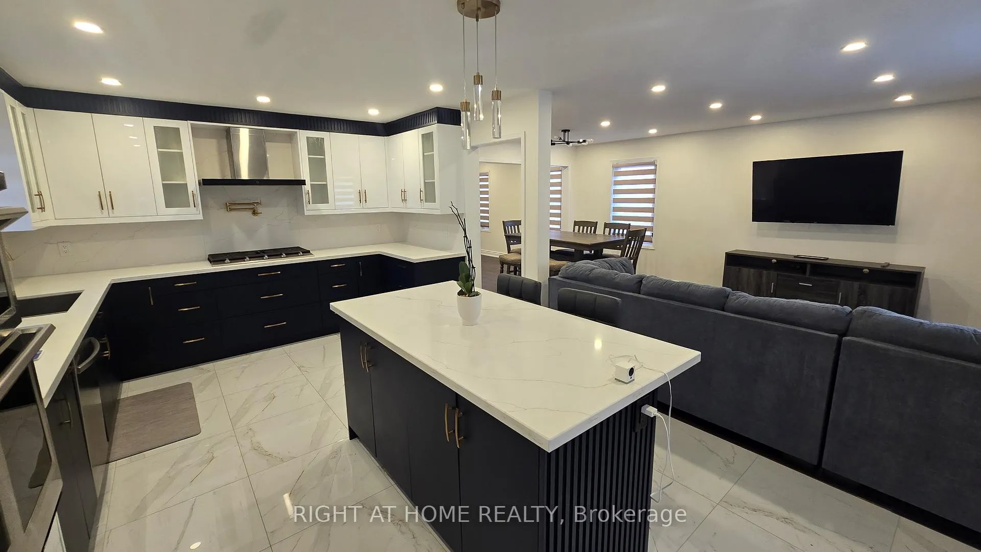 Photo 6 of 5372 Wilderness Trail, Mississauga, Hurontario — HOMEH